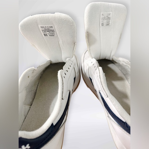 Reebok Adult Classic Leather Sneakers Size 6(men), 7.5 (women) White, Gumsoles main image 6